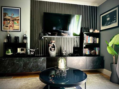 Waddon Apartment | Croydon Luxury 2 Bed Apartment - Sleeps 6 - Gatwick Airport close