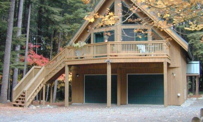 Enumclaw Apartment | Crystal Carriage House- in Greenwood, sleeps 4