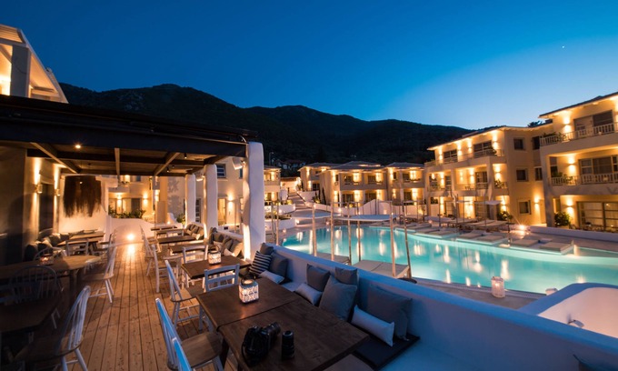 Nikiana Hotel | Crystal Waters