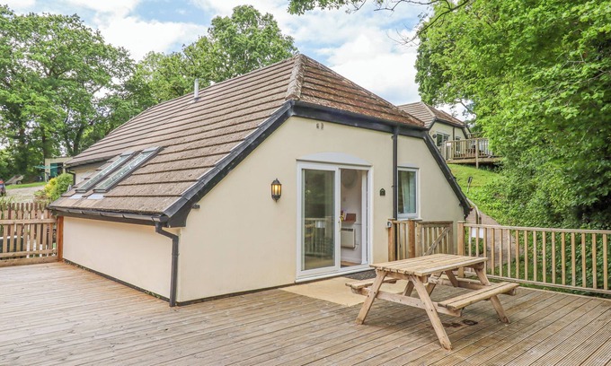 Highampton House | CRYSTALS, pet friendly, with pool in Hatherleigh