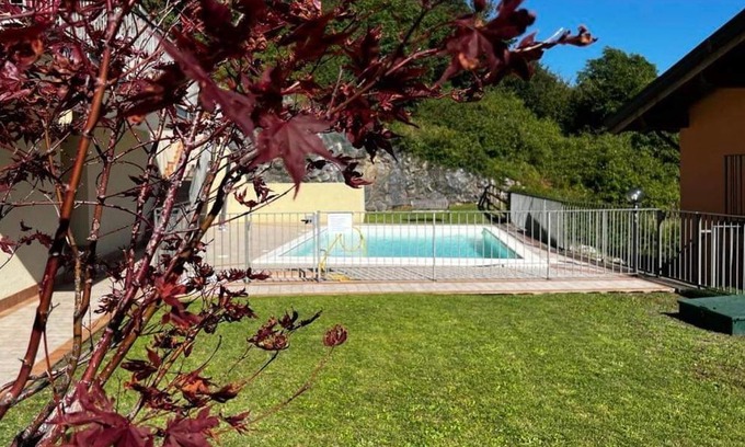 Parzanica Apartment | Csendes és nyugodt hely medencével.