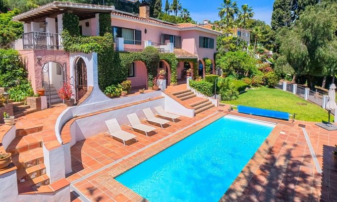 Torremolinos Villa | Cubo's Villa Las Capuchinas & Cave House/private heated pool/air conditioning/sea views/free wifi