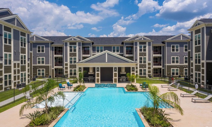 Southeast Houston Apartment | Cullen 8202 I Modern Design I 2bd/2bth I Parking
