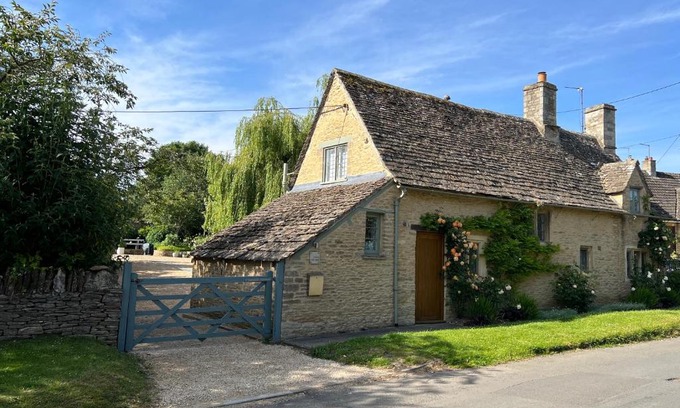 Southrop House | Culls Cottage,