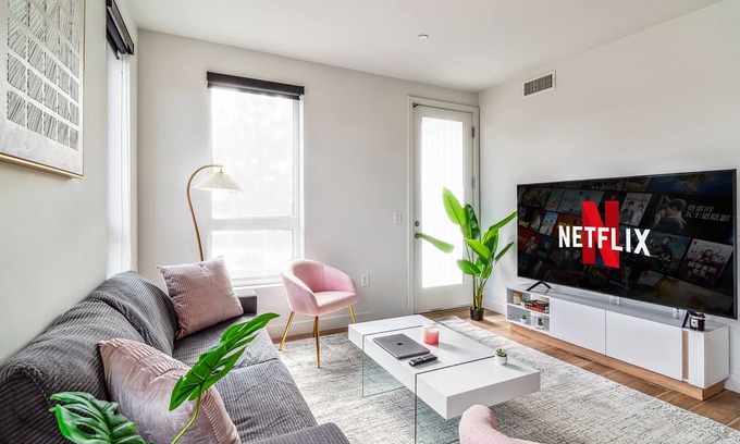 Park West Apartment | Culver City Oasis – Amenities Include Parking, Pool, and Gym