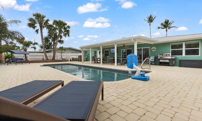 Fort Pierce House | 'Cup of Sea' Heated pool house! 5 min walk to the Beach.