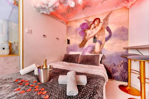 Montgeron Apartment | Cupidon Room