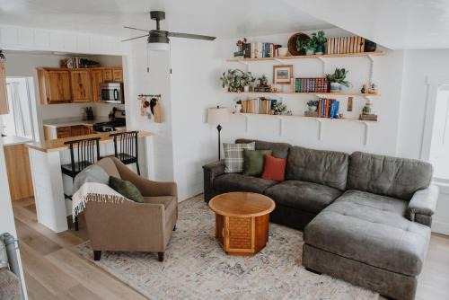 Ucon House | Curio Cottage