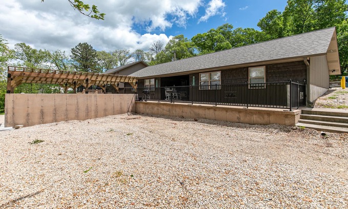 Van Buren Condo | Current track of luxury river cabins 2