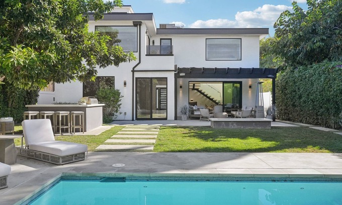 Melrose House | Curson Modern - Modern Beverly Grove Masterpiece