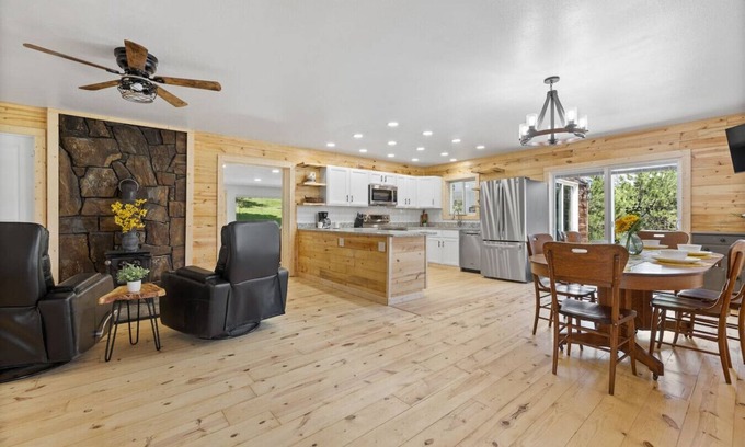 Custer House | Custer Serene – Peaceful Retreat