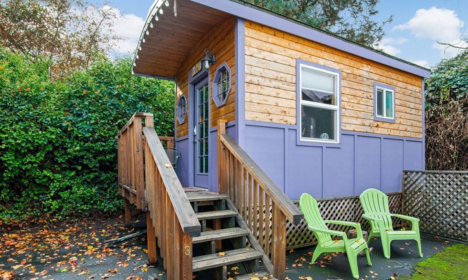 Kerns House | ❤️Custom Tiny w/ Boho Vibes, Firepit, Kitchen, Next to PDX's Best Eats✨