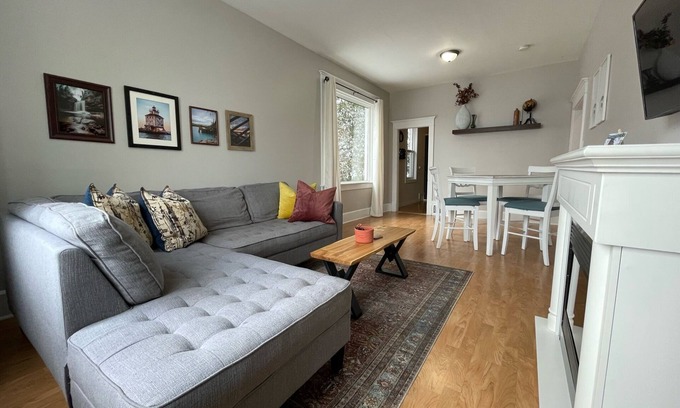 Thunder Bay House | Cute 2 bedroom home, great for work, family or friends.