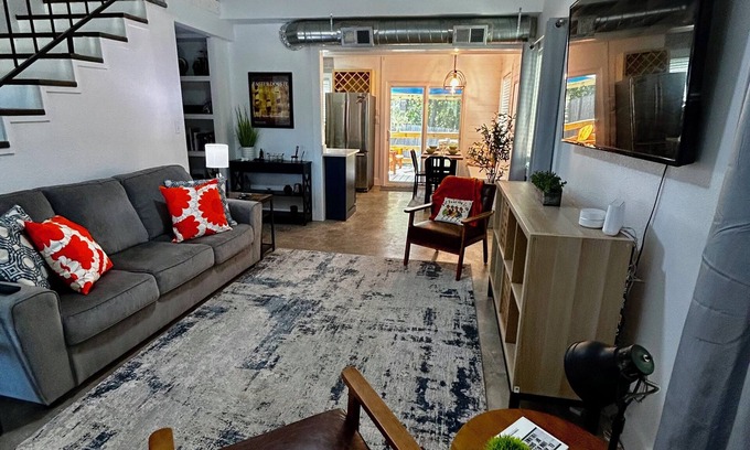 Parker Lane House | Cute 2-bedroom townhome with WiFi, AC close to downtown Austin