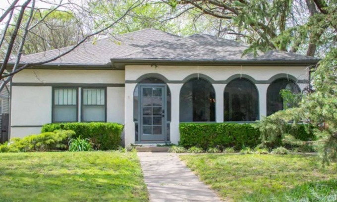 Tulsa House | Cute and Cozy Brookside/Gathering Place Bungalow.