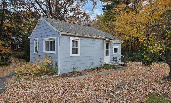 Fairview Cottage | CUTE and COZY COTTAGE I