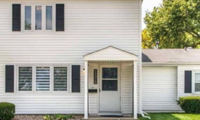 West Omaha House | Cute and cozy updated condo