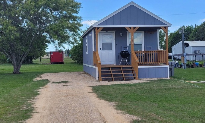 Long Mott Cabin | Cute Brand New Coastal Cabins