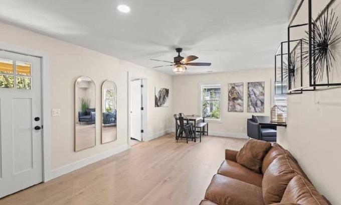 Warrington House | Cute Bungalow Near NAS – Pet-Friendly 3BR Home w/Fenced Yard & Parking