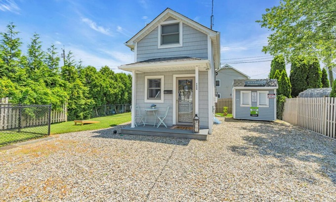 Lake Como Cottage | Cute & Clean Cottage! Near downtown, restaurants and beach!