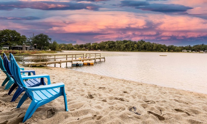 Cloverdale Cottage | Cute cottage with gazebo overlooking the Beach and Lake!
