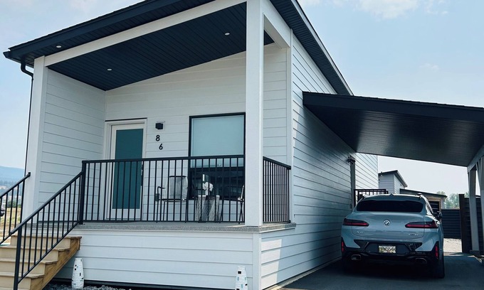 Central Okanagan House | Cute & Cozy at Woodlark