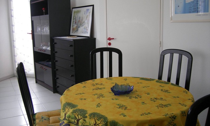 Miramar Apartment | Cute little appartement at 100m from the sandy beach. REALLY 100m !