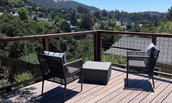 Redwood Heights House | Cute Oakland hills home with panoramic views