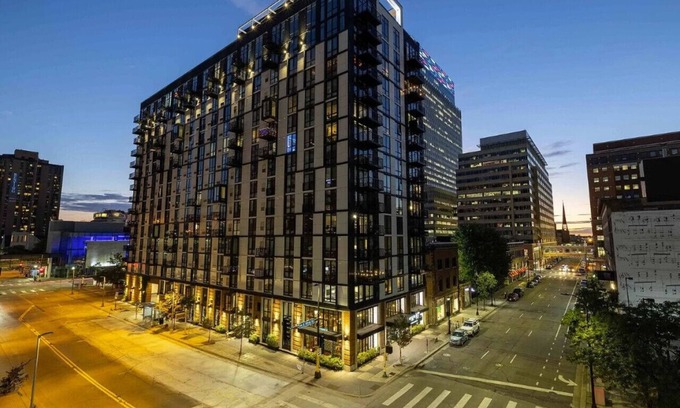 Downtown Minneapolis Apartment | CW Studio Sky Lounge Rooftop Pool Gym X