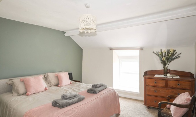 Rhyd-y-clafdy Cottage | CWM CEILIOG ANNEX, romantic, character holiday cottage in Trefor