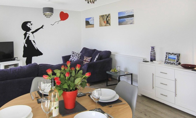 Tyn-y-Gongl Cottage | CYSGOD Y CAPEL, pet friendly, with a garden in Benllech