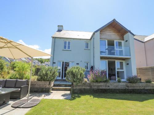 Newport House | Cysgod Y Garn