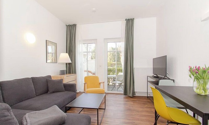 Warnemuende Apartment | Dünenrose - hidden Alter Strom, 2-4 pers, modern, disabled facilities.