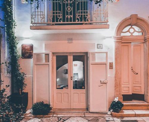 Conversano House | D'Aaragona 56