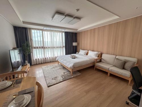 Clark Freeport Apartment | D'heights L5 Condo