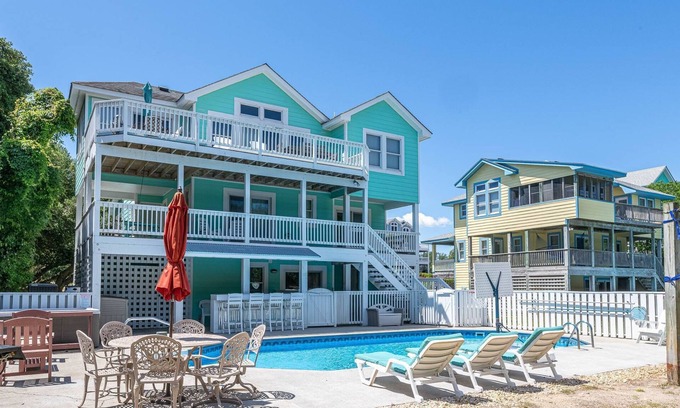 Duck House | D0598 Family Tradition. Oceanside, Pool, Hot Tub, Walk to Downtown Duck!