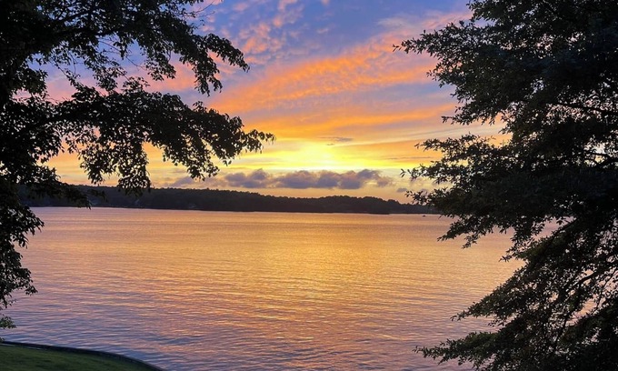 Dadeville House | Dadeville LAKEFRONT Family Retreat w/219ft of shoreline & private boat launch!