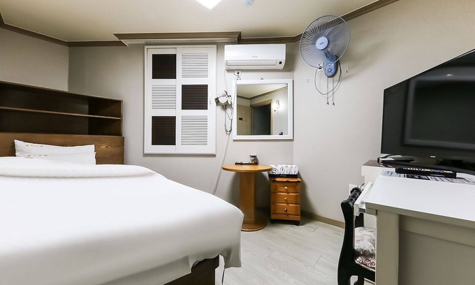 Dong-gu Hotel | Daejeon Yongjeon Sol-b