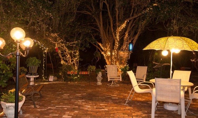 Monticello Bed & Breakfast | Daffodale House B&B