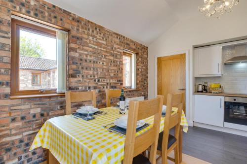 Llanrhidian Higher House | Daffodil Cottage
