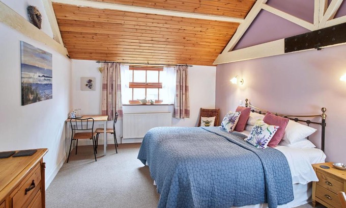Hickling Bed & Breakfast | Dairy Barns