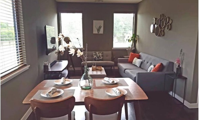 Preston Hollow Apartment | Dallas Mid-Centry Modern in Prime Location