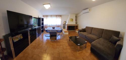 Sulmona Apartment | Dama - Attic with fireplace and air conditioning