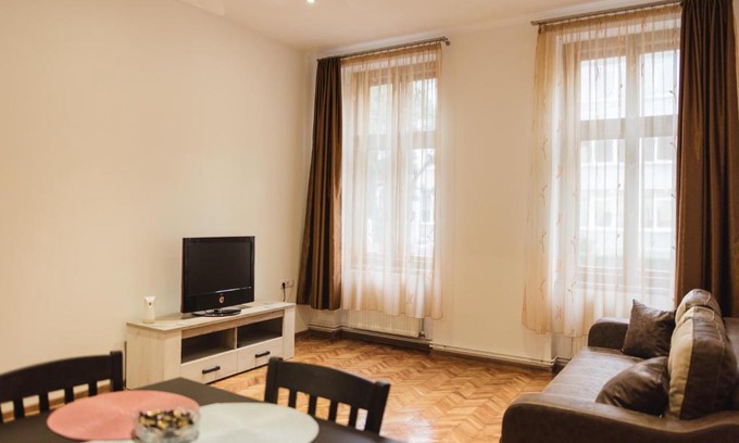 Center Apartment | Dana Apartment Center