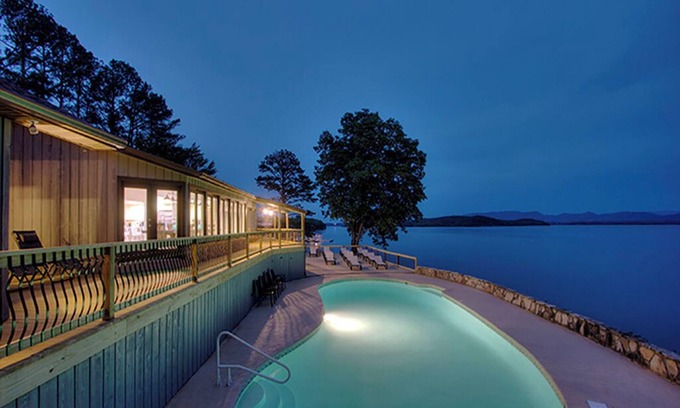Dandridge House | Dandridge - The Lake House - 10 Bdrms.