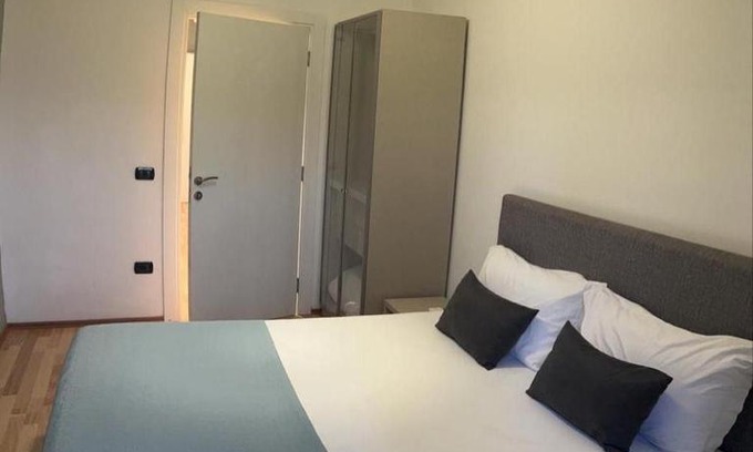 Purley Apartment | Dani apartment