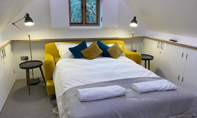 Hassocks Apartment | Danny Studio - Base for walks, cycling and work stays