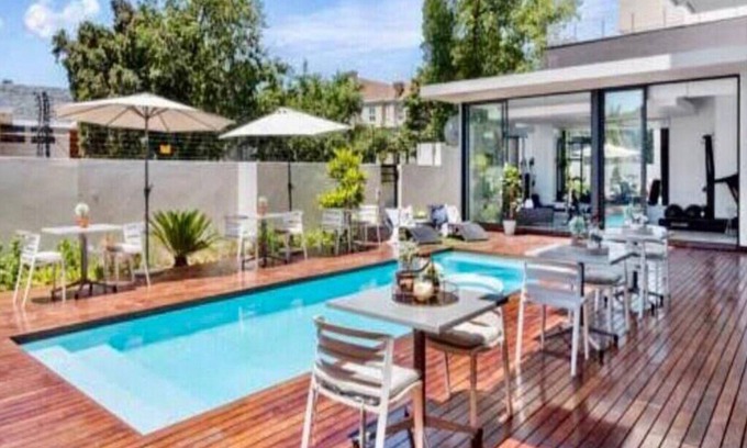 Greater Johannesburg Metropolitan Area Apartment | Dante’s One Hyde Park Executive Suites