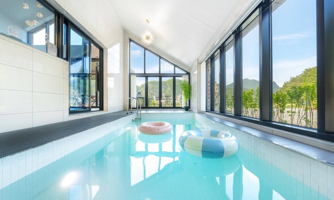 Danyang House | Danyang Dandelion Pool Villa