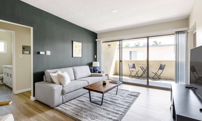 Palms Apartment | Dapper Culver City 1BR, walk to Local Cafes & TJ's, by Blueground